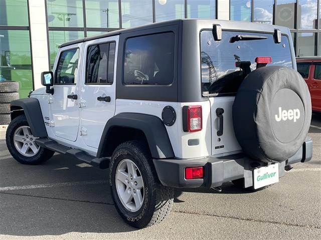 ジープ・ラングラーアンリミテッド スポーツ　４ＷＤ　社外７インチナビ　フルセグＴＶ　テレビキッド　リモコンキー　ＥＴＣ　前後ドラレコ　純正フロアマットバックカメラ　ＬＥＤヘッドライト　ミラーヒーター　純正アルミホイール（42枚目）