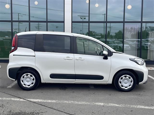 シエンタ ハイブリッドX ・4WD・社外SDナビ(BT・CD・ラジオ)・バックカメラ・片側パワースライドドア・レーダークルーズコントロール・ビルドインETC・オートライト・オートマチックハイビーム・レーンキープアシスト(6枚目)