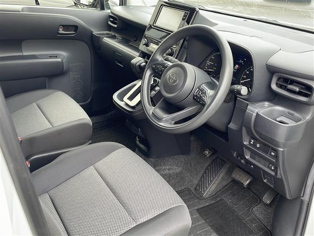 シエンタ ハイブリッドX ・4WD・社外SDナビ(BT・CD・ラジオ)・バックカメラ・片側パワースライドドア・レーダークルーズコントロール・ビルドインETC・オートライト・オートマチックハイビーム・レーンキープアシスト(8枚目)