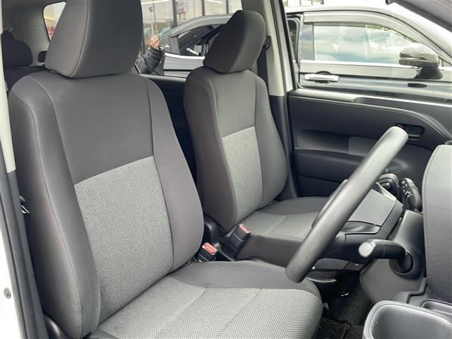 シエンタ ハイブリッドX ・4WD・社外SDナビ(BT・CD・ラジオ)・バックカメラ・片側パワースライドドア・レーダークルーズコントロール・ビルドインETC・オートライト・オートマチックハイビーム・レーンキープアシスト(9枚目)