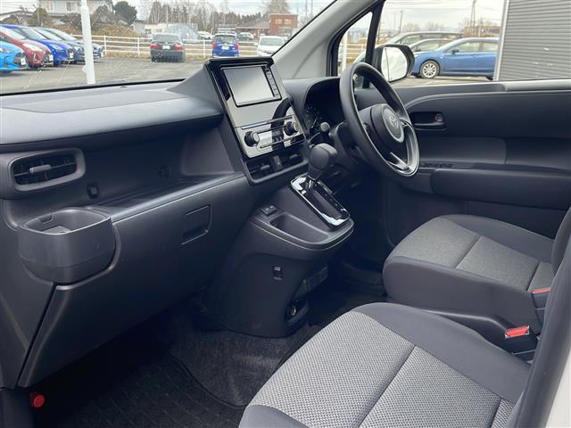 シエンタ ハイブリッドX ・4WD・社外SDナビ(BT・CD・ラジオ)・バックカメラ・片側パワースライドドア・レーダークルーズコントロール・ビルドインETC・オートライト・オートマチックハイビーム・レーンキープアシスト(10枚目)