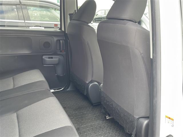 シエンタ ハイブリッドX ・4WD・社外SDナビ(BT・CD・ラジオ)・バックカメラ・片側パワースライドドア・レーダークルーズコントロール・ビルドインETC・オートライト・オートマチックハイビーム・レーンキープアシスト(12枚目)