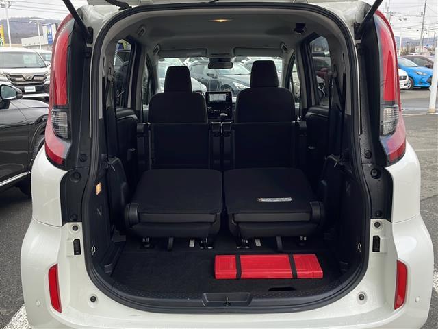 シエンタ ハイブリッドX ・4WD・社外SDナビ(BT・CD・ラジオ)・バックカメラ・片側パワースライドドア・レーダークルーズコントロール・ビルドインETC・オートライト・オートマチックハイビーム・レーンキープアシスト(18枚目)