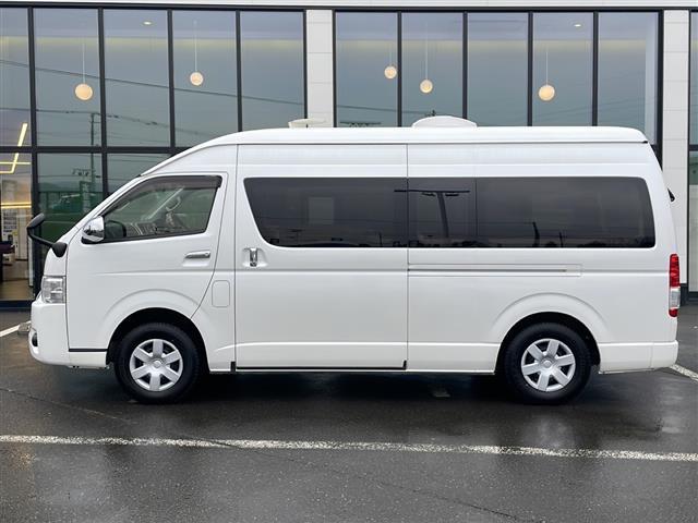 ハイエースバン ロングワイドスーパーGL ・4WD・キャンピング仕様・シンク・冷蔵庫・電子レンジ・FFヒーター・換気扇・テレビ・外部電源・取り外しテーブル・可変式ベッド・社外SDメモリナビ・・バックカメラ・片側パワースライドドア(6枚目)