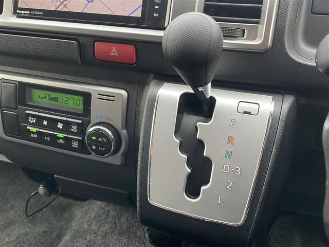 ハイエースバン ロングワイドスーパーGL ・4WD・キャンピング仕様・シンク・冷蔵庫・電子レンジ・FFヒーター・換気扇・テレビ・外部電源・取り外しテーブル・可変式ベッド・社外SDメモリナビ・・バックカメラ・片側パワースライドドア(12枚目)