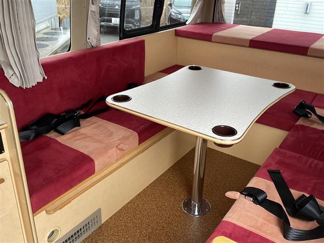 ハイエースバン ロングワイドスーパーGL ・4WD・キャンピング仕様・シンク・冷蔵庫・電子レンジ・FFヒーター・換気扇・テレビ・外部電源・取り外しテーブル・可変式ベッド・社外SDメモリナビ・・バックカメラ・片側パワースライドドア(17枚目)