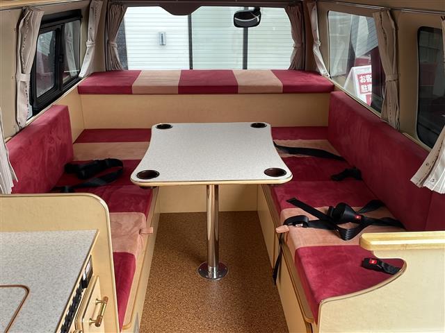 ハイエースバン ロングワイドスーパーGL ・4WD・キャンピング仕様・シンク・冷蔵庫・電子レンジ・FFヒーター・換気扇・テレビ・外部電源・取り外しテーブル・可変式ベッド・社外SDメモリナビ・・バックカメラ・片側パワースライドドア(18枚目)