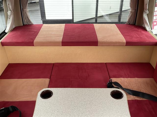 ハイエースバン ロングワイドスーパーGL ・4WD・キャンピング仕様・シンク・冷蔵庫・電子レンジ・FFヒーター・換気扇・テレビ・外部電源・取り外しテーブル・可変式ベッド・社外SDメモリナビ・・バックカメラ・片側パワースライドドア(19枚目)