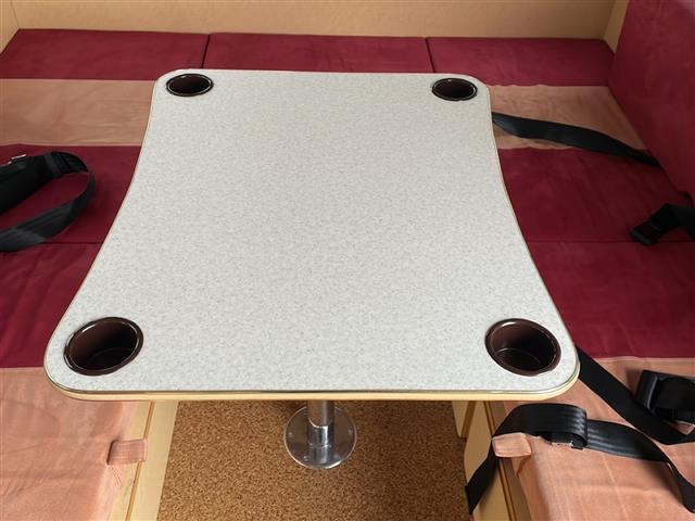 ハイエースバン ロングワイドスーパーGL ・4WD・キャンピング仕様・シンク・冷蔵庫・電子レンジ・FFヒーター・換気扇・テレビ・外部電源・取り外しテーブル・可変式ベッド・社外SDメモリナビ・・バックカメラ・片側パワースライドドア(20枚目)