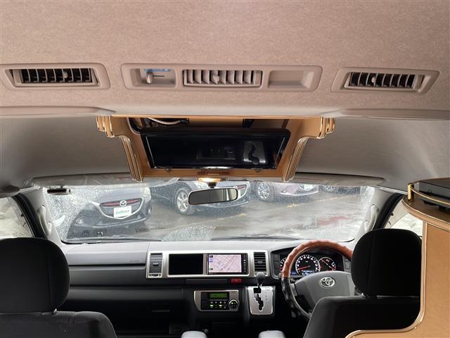 ハイエースバン ロングワイドスーパーGL ・4WD・キャンピング仕様・シンク・冷蔵庫・電子レンジ・FFヒーター・換気扇・テレビ・外部電源・取り外しテーブル・可変式ベッド・社外SDメモリナビ・・バックカメラ・片側パワースライドドア(22枚目)