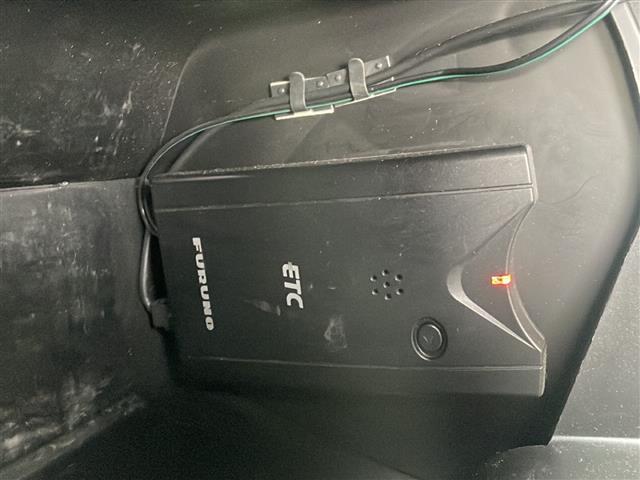 ハイエースバン ロングワイドスーパーGL ・4WD・キャンピング仕様・シンク・冷蔵庫・電子レンジ・FFヒーター・換気扇・テレビ・外部電源・取り外しテーブル・可変式ベッド・社外SDメモリナビ・・バックカメラ・片側パワースライドドア(30枚目)