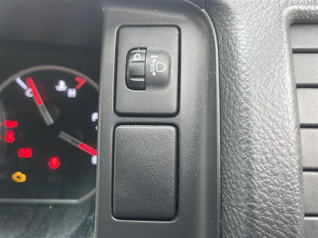 ハイエースバン ロングワイドスーパーGL ・4WD・キャンピング仕様・シンク・冷蔵庫・電子レンジ・FFヒーター・換気扇・テレビ・外部電源・取り外しテーブル・可変式ベッド・社外SDメモリナビ・・バックカメラ・片側パワースライドドア(32枚目)