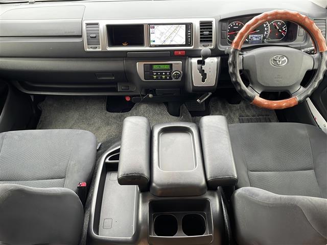 ハイエースバン ロングワイドスーパーGL ・4WD・キャンピング仕様・シンク・冷蔵庫・電子レンジ・FFヒーター・換気扇・テレビ・外部電源・取り外しテーブル・可変式ベッド・社外SDメモリナビ・・バックカメラ・片側パワースライドドア(41枚目)