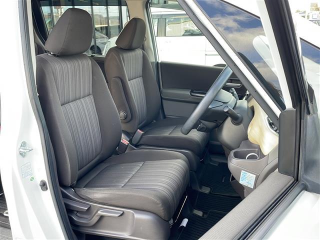 フリード Ｇ・ホンダセンシング　・４ＷＤ・社外ＳＤメモリナビ（ＣＤ・ＤＶＤ・ＢＴ・フルセグ・ＳＤ・ｉｐｏｄ）・バックカメラ・両側パワースライドドア・横滑り防止装置・ワイパーデアイサー・ホンダセンシング・ビルトインＥＴＣ（8枚目）