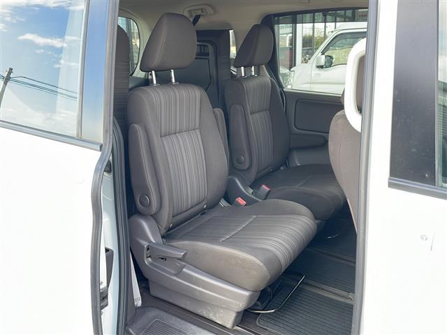 フリード Ｇ・ホンダセンシング　・４ＷＤ・社外ＳＤメモリナビ（ＣＤ・ＤＶＤ・ＢＴ・フルセグ・ＳＤ・ｉｐｏｄ）・バックカメラ・両側パワースライドドア・横滑り防止装置・ワイパーデアイサー・ホンダセンシング・ビルトインＥＴＣ（12枚目）