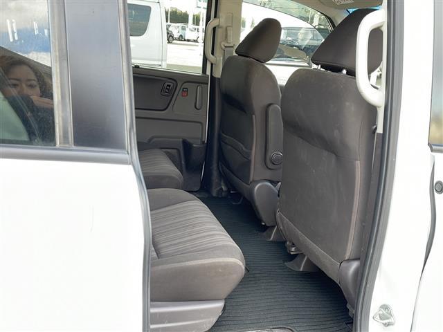 フリード Ｇ・ホンダセンシング　・４ＷＤ・社外ＳＤメモリナビ（ＣＤ・ＤＶＤ・ＢＴ・フルセグ・ＳＤ・ｉｐｏｄ）・バックカメラ・両側パワースライドドア・横滑り防止装置・ワイパーデアイサー・ホンダセンシング・ビルトインＥＴＣ（14枚目）