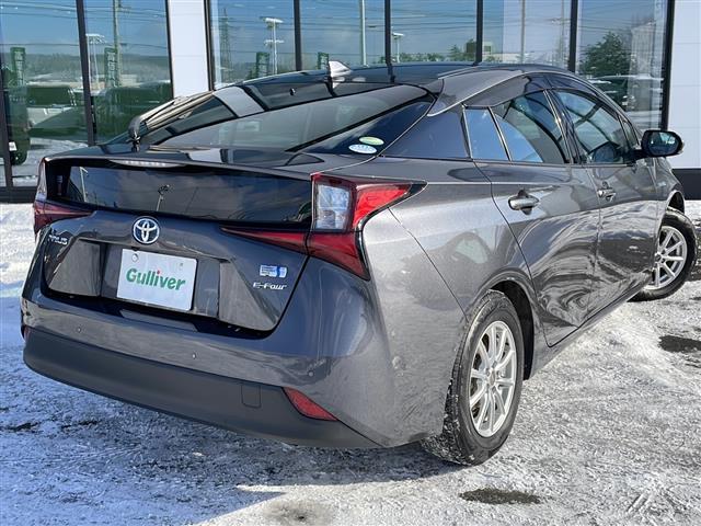 プリウス A 純正9インチSDナビ 純正エンスタ ETC S-IPA レーンディパーチャーアラート BSM 車両接近一時停止スイッチ コーナーセンサー 夏タイヤあり バックカメラ LED フォグライト オートライト(3枚目)