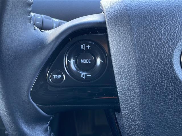 プリウス A 純正9インチSDナビ 純正エンスタ ETC S-IPA レーンディパーチャーアラート BSM 車両接近一時停止スイッチ コーナーセンサー 夏タイヤあり バックカメラ LED フォグライト オートライト(32枚目)