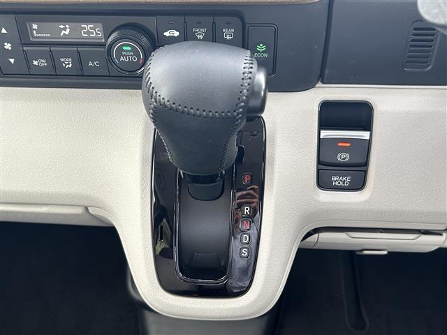 N-BOX ベースグレード バックカメラ/Honda SENSING/電動パーキングブレーキ/オートマチックブレーキホールド/コンビニフック付きシートバックテーブル/オートリトラミラー/純正フロアマット/スペアキー/ドアバイザー(13枚目)