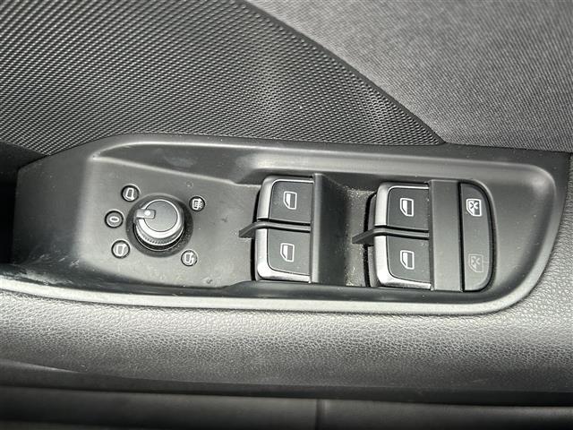 A3 スポーツバック1.4TFSI 純正MMIナビ/AM/FM/CD/DVD/AMI/BT/フルセグ/ジュークBOX/ACC/ETC/クリアランスソナー/オートHIDヘッドライト/ステアリモコン/Audimaltimedia/スペアキー(17枚目)