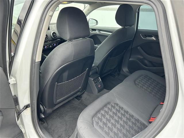 A3 スポーツバック1.4TFSI 純正MMIナビ/AM/FM/CD/DVD/AMI/BT/フルセグ/ジュークBOX/ACC/ETC/クリアランスソナー/オートHIDヘッドライト/ステアリモコン/Audimaltimedia/スペアキー(32枚目)