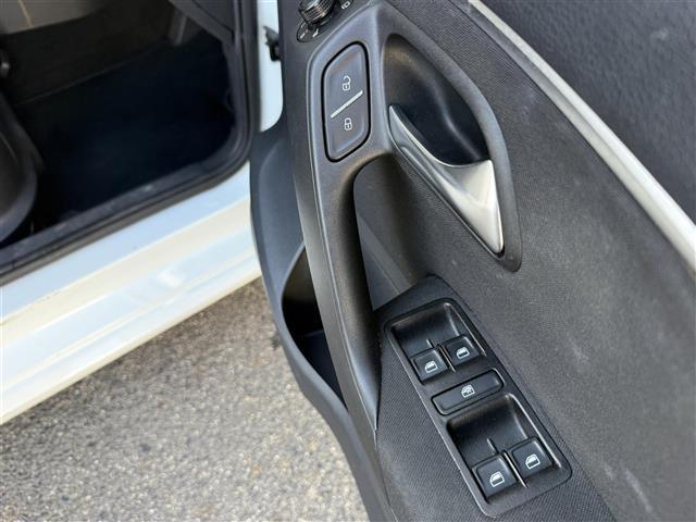 ポロ TSIコンフォートラインアップグレードパック SDナビ/フルセグTV/FM/AM/BT/DS/USB/AUX/バックカメラ/ETC/トノカバー/クルーズコントロール//横滑り防止装置/衝突被害軽減ブレーキ/アイドリングストップ/リモコンキー(16枚目)