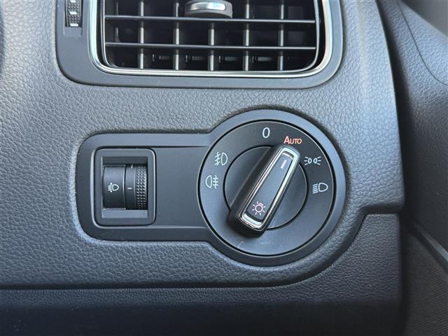 ポロ TSIコンフォートラインアップグレードパック SDナビ/フルセグTV/FM/AM/BT/DS/USB/AUX/バックカメラ/ETC/トノカバー/クルーズコントロール//横滑り防止装置/衝突被害軽減ブレーキ/アイドリングストップ/リモコンキー(18枚目)