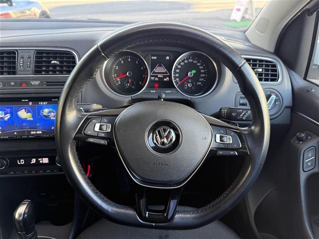 ポロ TSIコンフォートラインアップグレードパック SDナビ/フルセグTV/FM/AM/BT/DS/USB/AUX/バックカメラ/ETC/トノカバー/クルーズコントロール//横滑り防止装置/衝突被害軽減ブレーキ/アイドリングストップ/リモコンキー(19枚目)