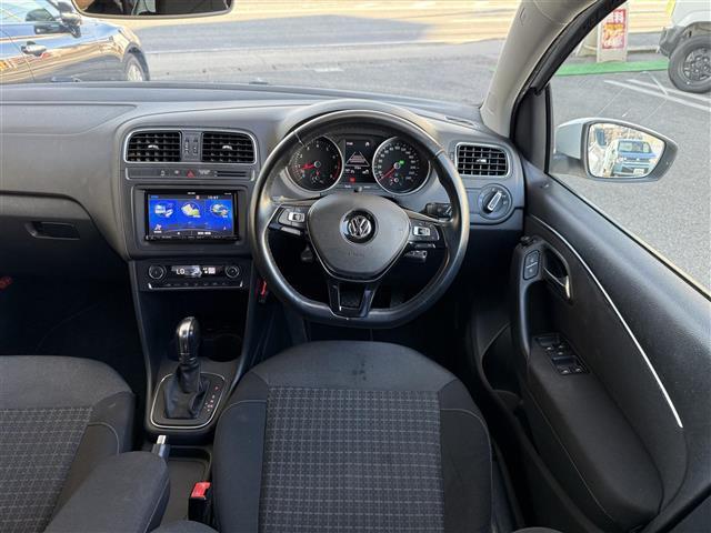 ポロ TSIコンフォートラインアップグレードパック SDナビ/フルセグTV/FM/AM/BT/DS/USB/AUX/バックカメラ/ETC/トノカバー/クルーズコントロール//横滑り防止装置/衝突被害軽減ブレーキ/アイドリングストップ/リモコンキー(24枚目)