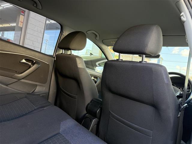 ポロ TSIコンフォートラインアップグレードパック SDナビ/フルセグTV/FM/AM/BT/DS/USB/AUX/バックカメラ/ETC/トノカバー/クルーズコントロール//横滑り防止装置/衝突被害軽減ブレーキ/アイドリングストップ/リモコンキー(26枚目)