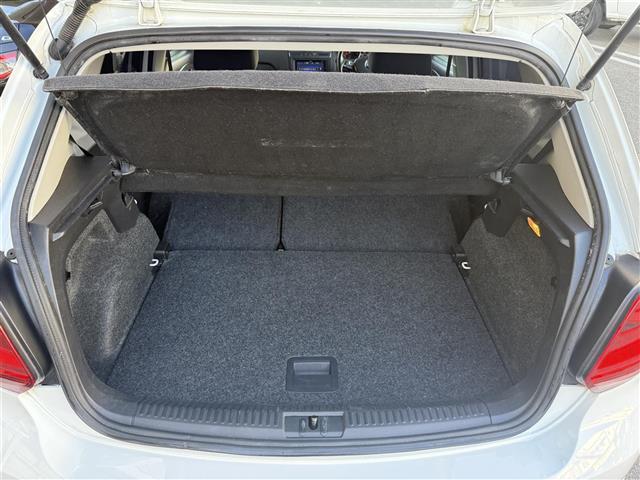 ポロ TSIコンフォートラインアップグレードパック SDナビ/フルセグTV/FM/AM/BT/DS/USB/AUX/バックカメラ/ETC/トノカバー/クルーズコントロール//横滑り防止装置/衝突被害軽減ブレーキ/アイドリングストップ/リモコンキー(29枚目)