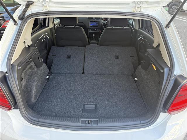 ポロ TSIコンフォートラインアップグレードパック SDナビ/フルセグTV/FM/AM/BT/DS/USB/AUX/バックカメラ/ETC/トノカバー/クルーズコントロール//横滑り防止装置/衝突被害軽減ブレーキ/アイドリングストップ/リモコンキー(32枚目)