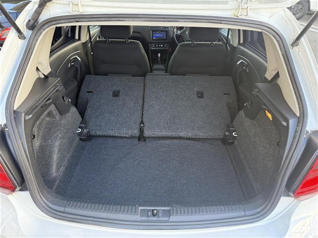 ポロ TSIコンフォートラインアップグレードパック SDナビ/フルセグTV/FM/AM/BT/DS/USB/AUX/バックカメラ/ETC/トノカバー/クルーズコントロール//横滑り防止装置/衝突被害軽減ブレーキ/アイドリングストップ/リモコンキー(33枚目)