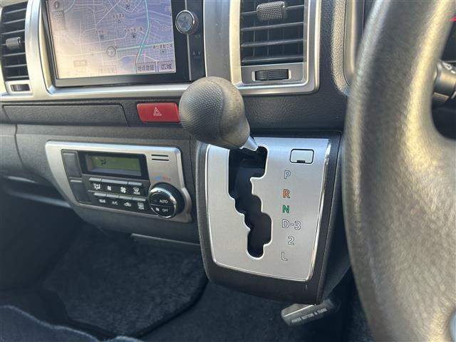 ハイエースバン ロングスーパーGL ワンオーナー/純正SDナビ/AM/FM/CD/DVD/DS/BT/バックカメラ/ETC/両側パワースライドドア/バックドアイージークローザー/リアクーラー/リアヒーター/純正ドアバイザー/スペアキー(14枚目)