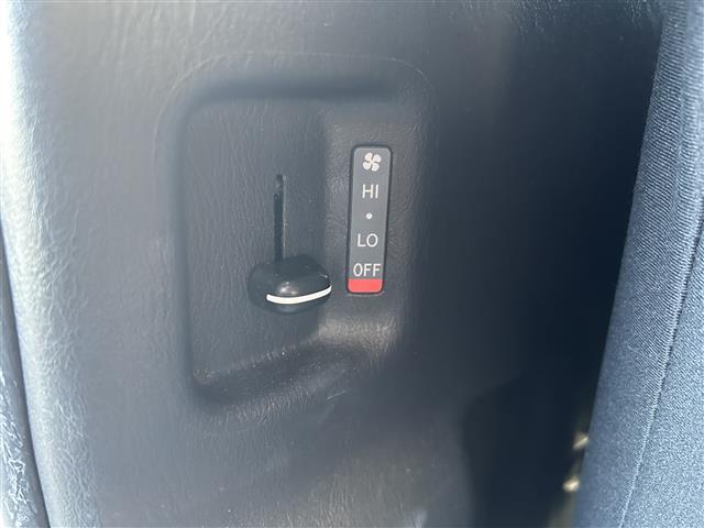 ハイエースバン ロングスーパーGL ワンオーナー/純正SDナビ/AM/FM/CD/DVD/DS/BT/バックカメラ/ETC/両側パワースライドドア/バックドアイージークローザー/リアクーラー/リアヒーター/純正ドアバイザー/スペアキー(30枚目)