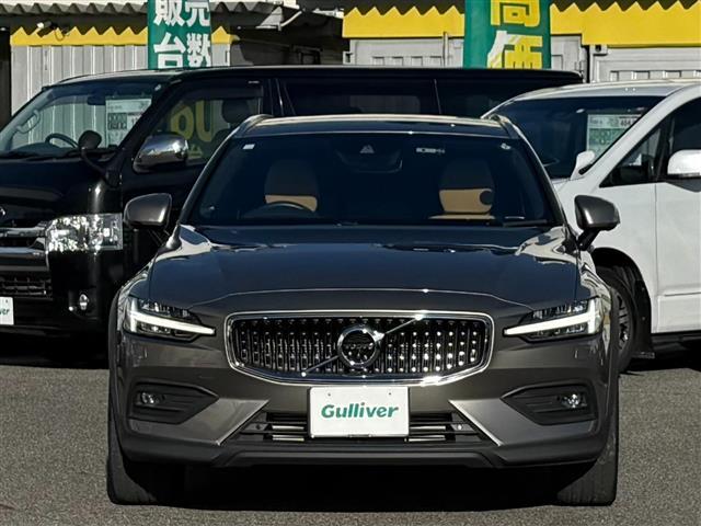 Ｖ６０ クロスカントリー　Ｔ５　ＡＷＤ　ワンオーナー／４ＷＤ／純正ナビ／ルーフレール／ｈａｒｍａｎｋａｒａｄｏｎサウンド／ヘッドアップディスプレイパークアシストパイロット／／アクティブペンティングライト／追従機能付きクルーズコントロール（5枚目）