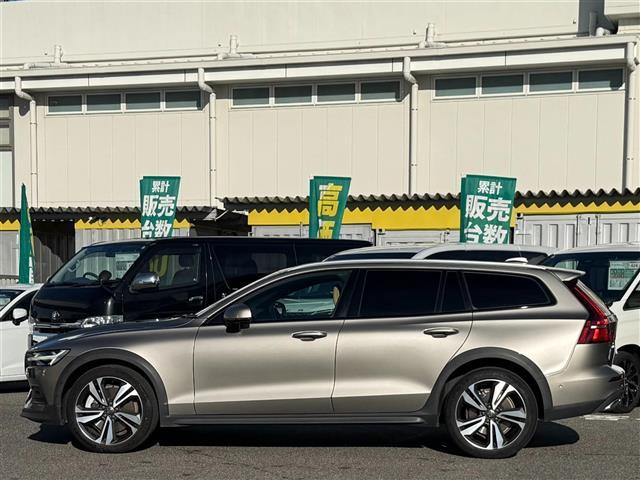 Ｖ６０ クロスカントリー　Ｔ５　ＡＷＤ　ワンオーナー／４ＷＤ／純正ナビ／ルーフレール／ｈａｒｍａｎｋａｒａｄｏｎサウンド／ヘッドアップディスプレイパークアシストパイロット／／アクティブペンティングライト／追従機能付きクルーズコントロール（8枚目）