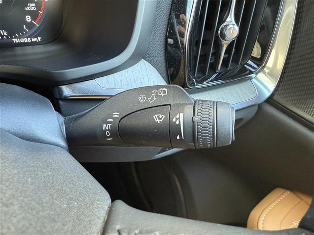 Ｖ６０ クロスカントリー　Ｔ５　ＡＷＤ　ワンオーナー／４ＷＤ／純正ナビ／ルーフレール／ｈａｒｍａｎｋａｒａｄｏｎサウンド／ヘッドアップディスプレイパークアシストパイロット／／アクティブペンティングライト／追従機能付きクルーズコントロール（14枚目）