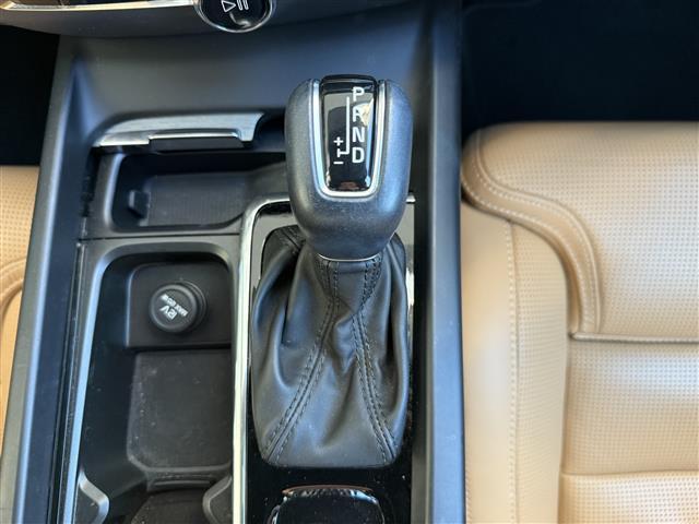 Ｖ６０ クロスカントリー　Ｔ５　ＡＷＤ　ワンオーナー／４ＷＤ／純正ナビ／ルーフレール／ｈａｒｍａｎｋａｒａｄｏｎサウンド／ヘッドアップディスプレイパークアシストパイロット／／アクティブペンティングライト／追従機能付きクルーズコントロール（17枚目）