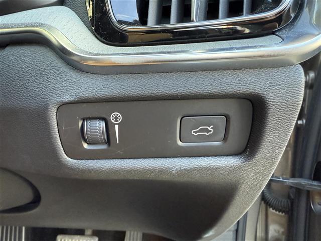 Ｖ６０ クロスカントリー　Ｔ５　ＡＷＤ　ワンオーナー／４ＷＤ／純正ナビ／ルーフレール／ｈａｒｍａｎｋａｒａｄｏｎサウンド／ヘッドアップディスプレイパークアシストパイロット／／アクティブペンティングライト／追従機能付きクルーズコントロール（20枚目）