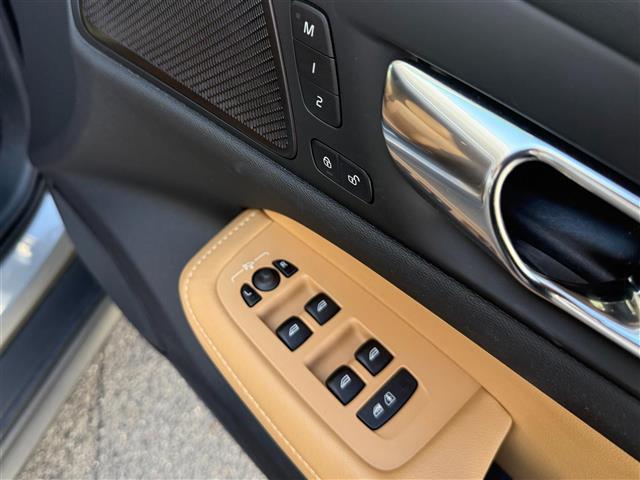 Ｖ６０ クロスカントリー　Ｔ５　ＡＷＤ　ワンオーナー／４ＷＤ／純正ナビ／ルーフレール／ｈａｒｍａｎｋａｒａｄｏｎサウンド／ヘッドアップディスプレイパークアシストパイロット／／アクティブペンティングライト／追従機能付きクルーズコントロール（24枚目）