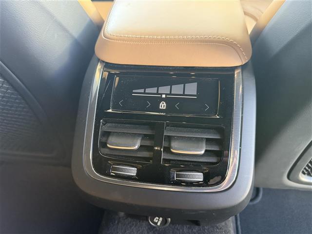 Ｖ６０ クロスカントリー　Ｔ５　ＡＷＤ　ワンオーナー／４ＷＤ／純正ナビ／ルーフレール／ｈａｒｍａｎｋａｒａｄｏｎサウンド／ヘッドアップディスプレイパークアシストパイロット／／アクティブペンティングライト／追従機能付きクルーズコントロール（29枚目）