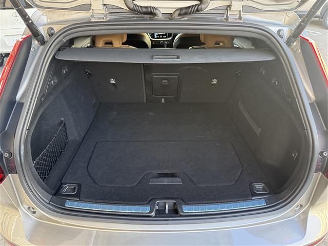 Ｖ６０ クロスカントリー　Ｔ５　ＡＷＤ　ワンオーナー／４ＷＤ／純正ナビ／ルーフレール／ｈａｒｍａｎｋａｒａｄｏｎサウンド／ヘッドアップディスプレイパークアシストパイロット／／アクティブペンティングライト／追従機能付きクルーズコントロール（33枚目）