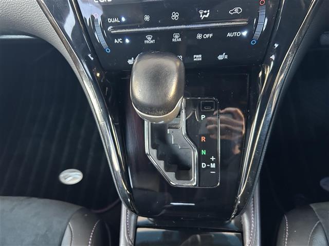 ハリアー プレミアム スタイルモーヴ パノラマルーフ/ALPINEナビ/フルセグTV/バックカメラ/ETC/ドライブレコーダー/レーダークルーズコントロール/プリクラッシュセーフティ/電動リアゲート/オートハイビーム/パワーシート(11枚目)