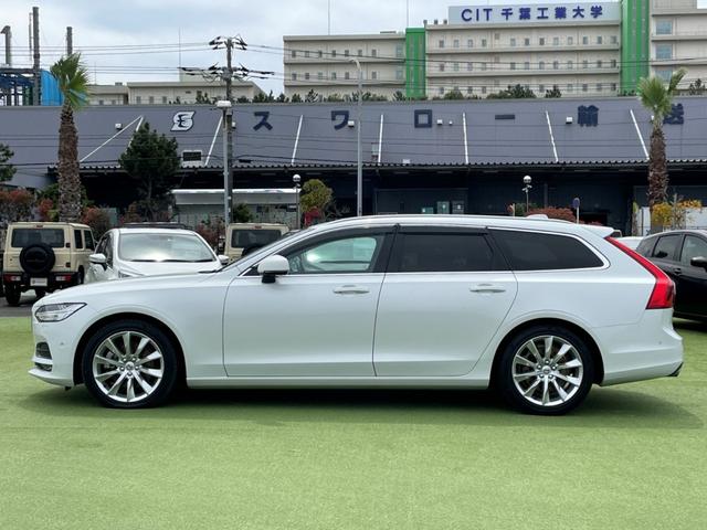 Ｖ９０ Ｔ５　モメンタム　ＡＣＣ　本革シート　全方位　純正ナビ　ＴＶ　ＢＳＭ　衝突軽減　パワーバックドア　シートヒーター　パワーシート　ＥＴＣ　ドラレコ　純正１８インチアルミホイル（23枚目）