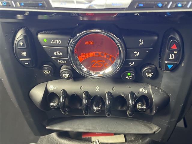 MINI クーパーSD クロスオーバー 社外HDDナビ/フルセグTV/CD/DVD/SD/Bluetooth/Bカメラ/ETC/パドルシフト/ルーフレール/純正18インチAW/プッシュスタート/リモコンキー/スペアキー/フロアマット(8枚目)