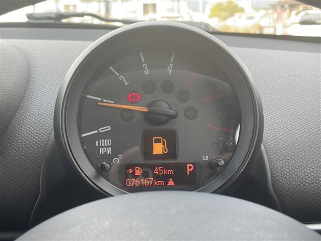 MINI クーパーSD クロスオーバー 社外HDDナビ/フルセグTV/CD/DVD/SD/Bluetooth/Bカメラ/ETC/パドルシフト/ルーフレール/純正18インチAW/プッシュスタート/リモコンキー/スペアキー/フロアマット(11枚目)