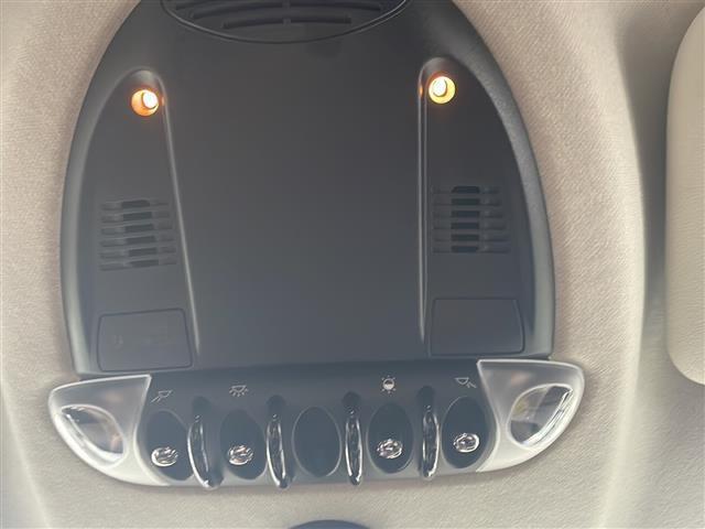 MINI クーパーSD クロスオーバー 社外HDDナビ/フルセグTV/CD/DVD/SD/Bluetooth/Bカメラ/ETC/パドルシフト/ルーフレール/純正18インチAW/プッシュスタート/リモコンキー/スペアキー/フロアマット(17枚目)