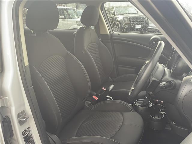 MINI クーパーSD クロスオーバー 社外HDDナビ/フルセグTV/CD/DVD/SD/Bluetooth/Bカメラ/ETC/パドルシフト/ルーフレール/純正18インチAW/プッシュスタート/リモコンキー/スペアキー/フロアマット(19枚目)