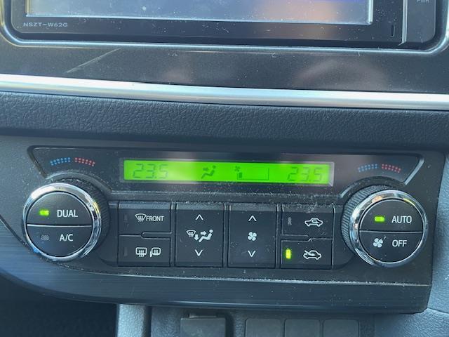 オーリス １５０Ｘ　純正ナビ　バックカメラ　ＥＴＣ　盗難防止装置　フォグランプ　純正フロアマット　パワーステアリング　ＭＴモード付ＡＴ　保証書　取扱説明書　スペアキー×１（24枚目）